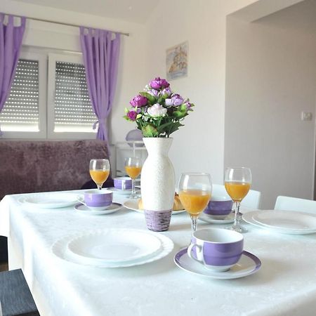 Apartmani Rebecca Vir Exterior photo