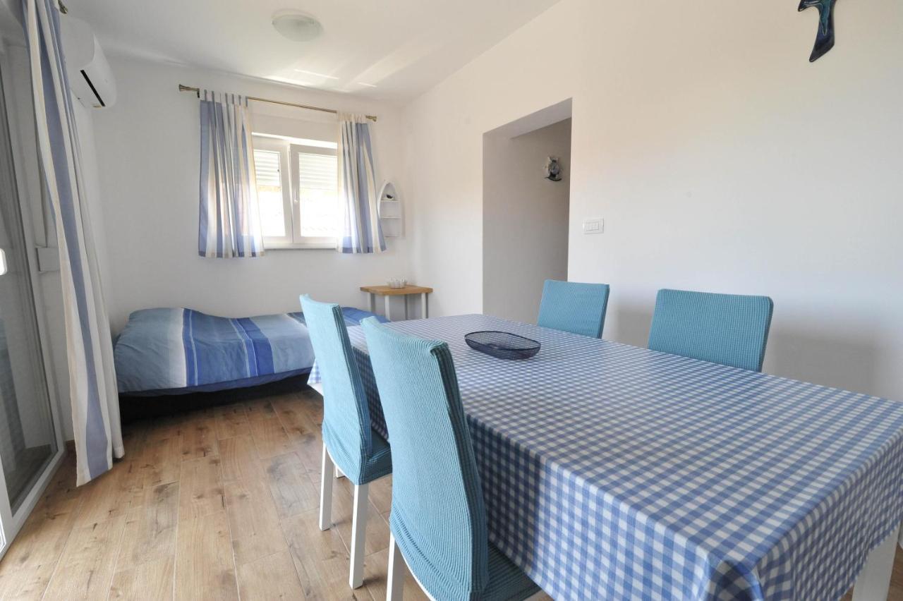 Apartmani Rebecca Vir Exterior photo