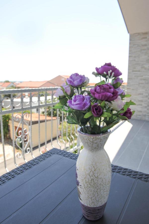 Apartmani Rebecca Vir Exterior photo