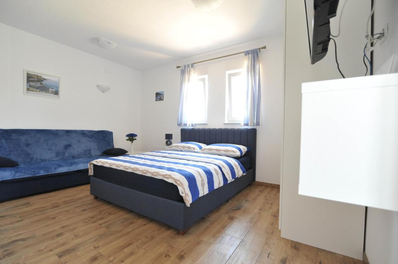 Apartmani Rebecca Vir Exterior photo