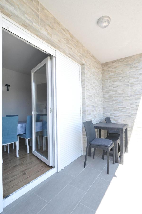 Apartmani Rebecca Vir Exterior photo
