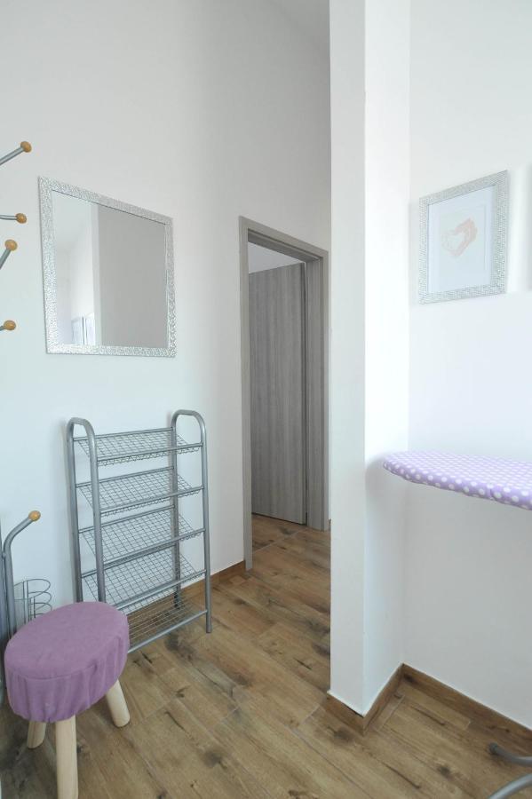 Apartmani Rebecca Vir Exterior photo