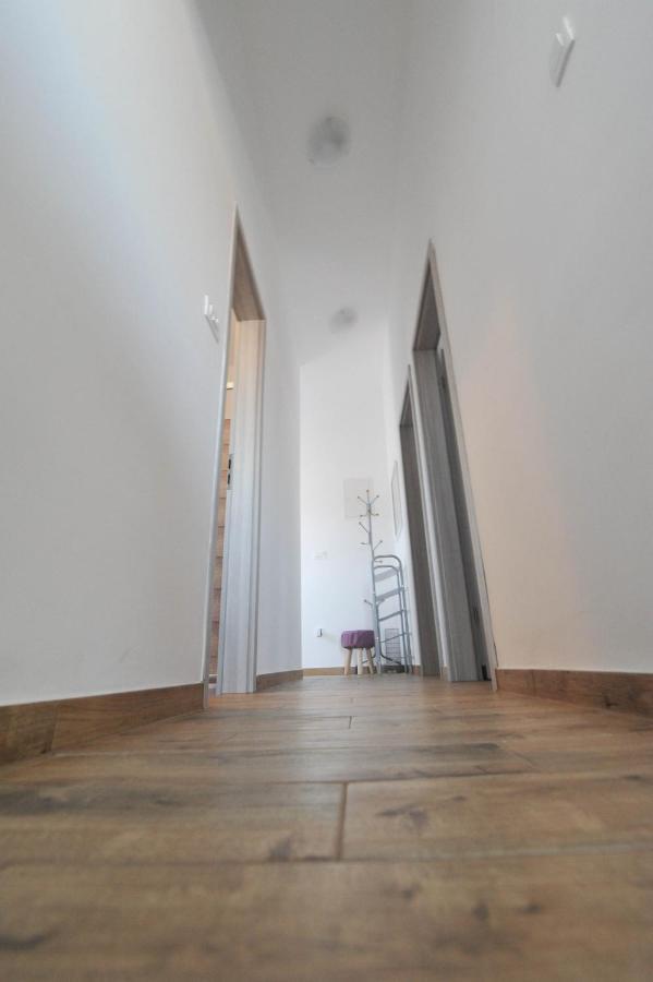 Apartmani Rebecca Vir Exterior photo