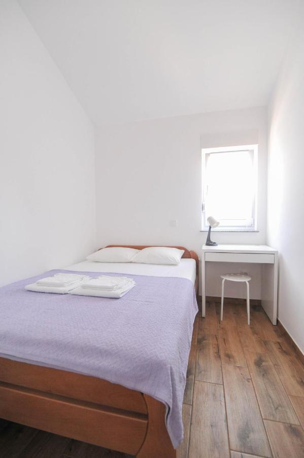 Apartmani Rebecca Vir Exterior photo