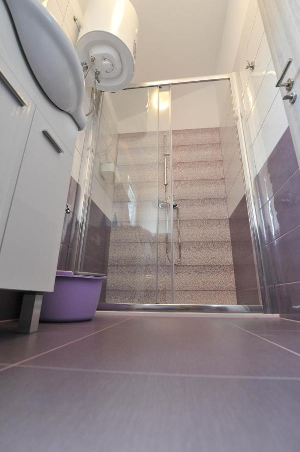 Apartmani Rebecca Vir Exterior photo