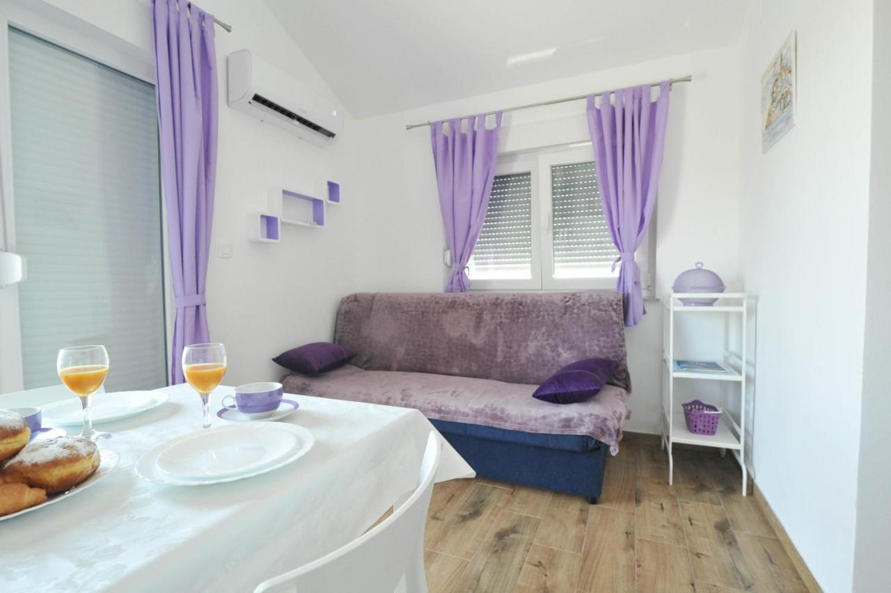 Apartmani Rebecca Vir Exterior photo