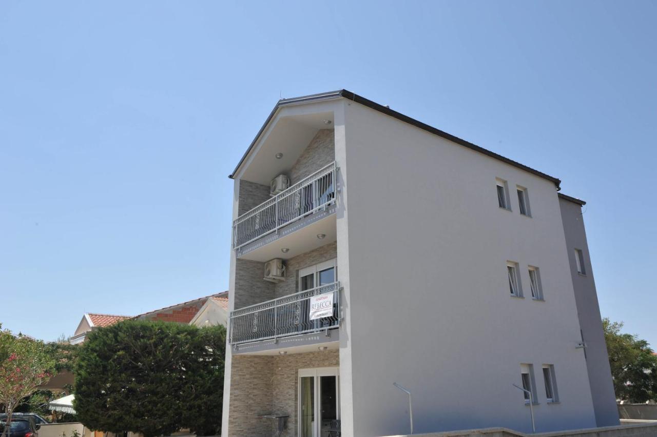 Apartmani Rebecca Vir Exterior photo