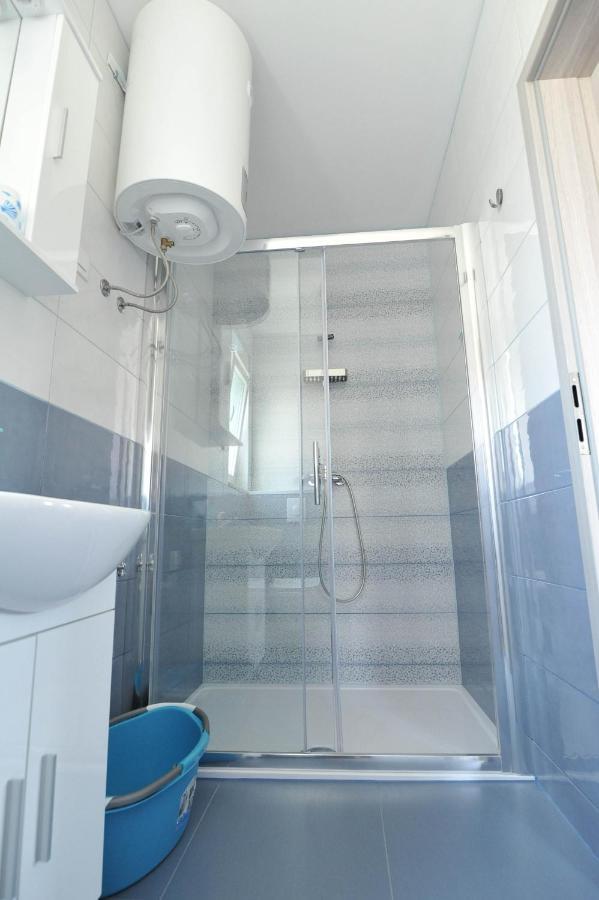 Apartmani Rebecca Vir Exterior photo