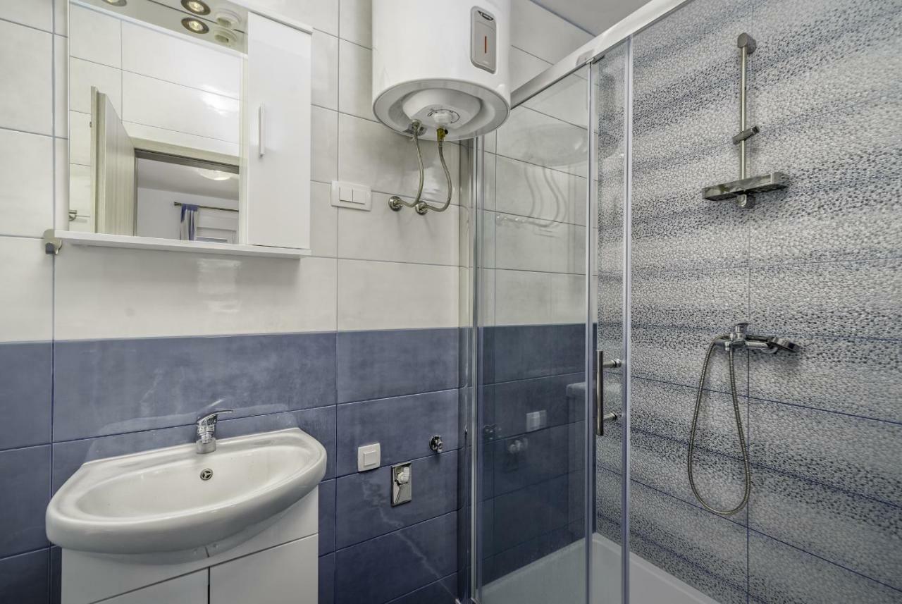Apartmani Rebecca Vir Exterior photo