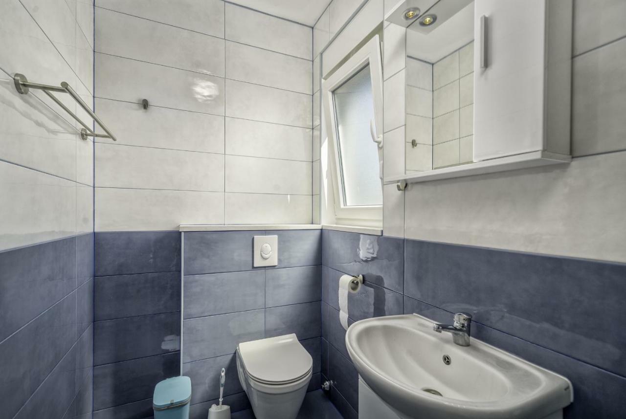 Apartmani Rebecca Vir Exterior photo